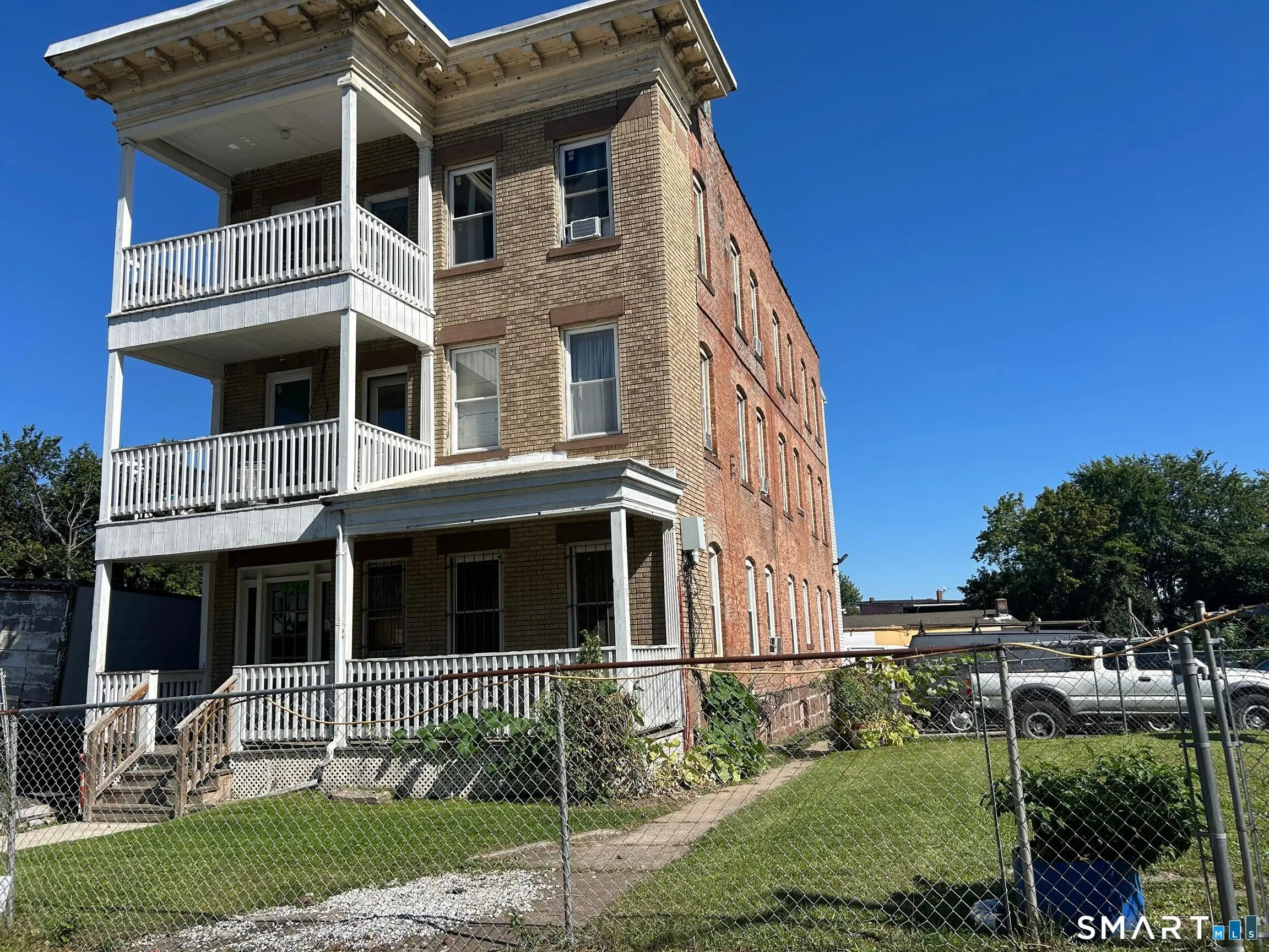 2276 Main Street, Hartford