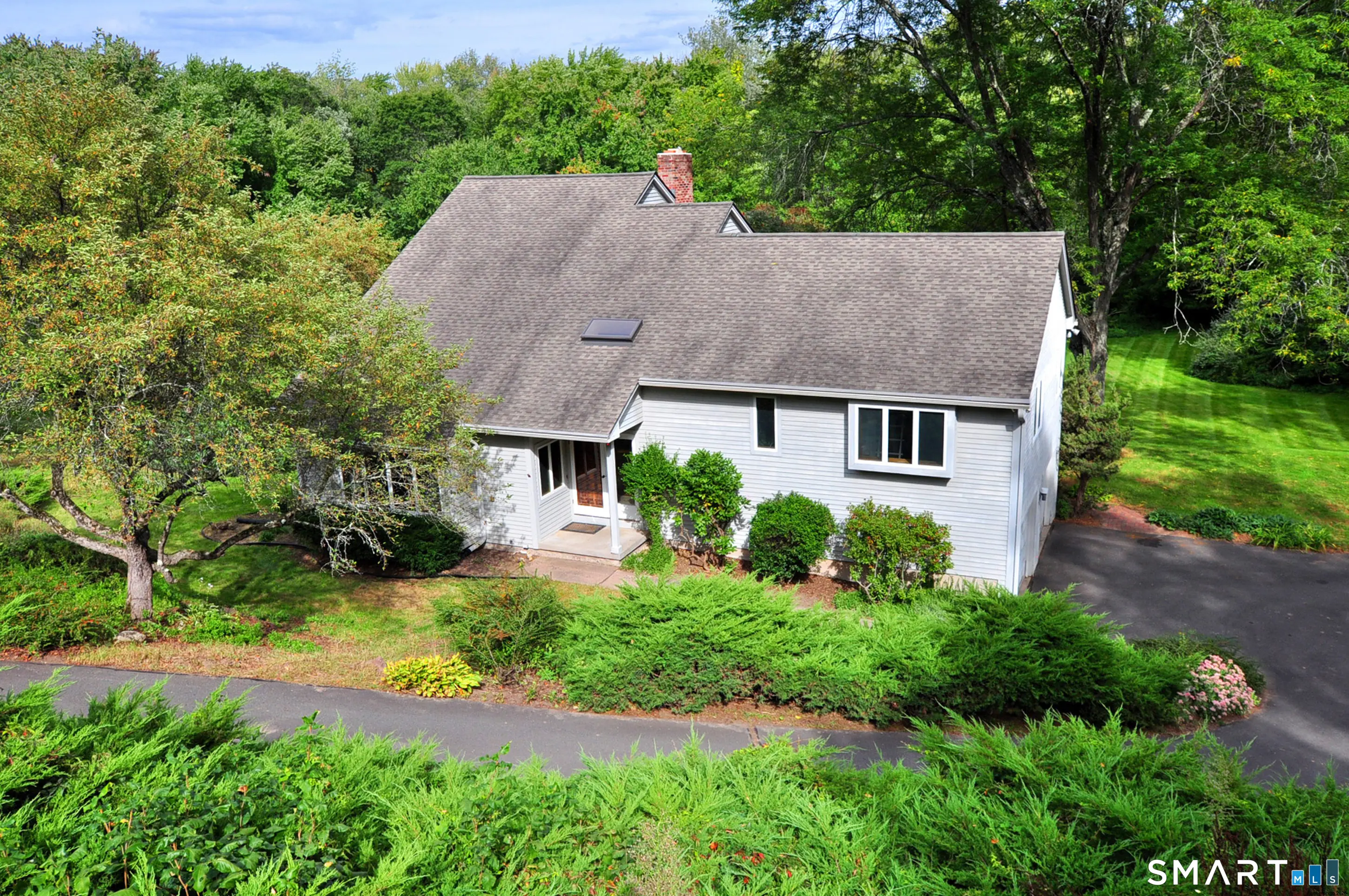 2 Metacomet Drive, East Granby