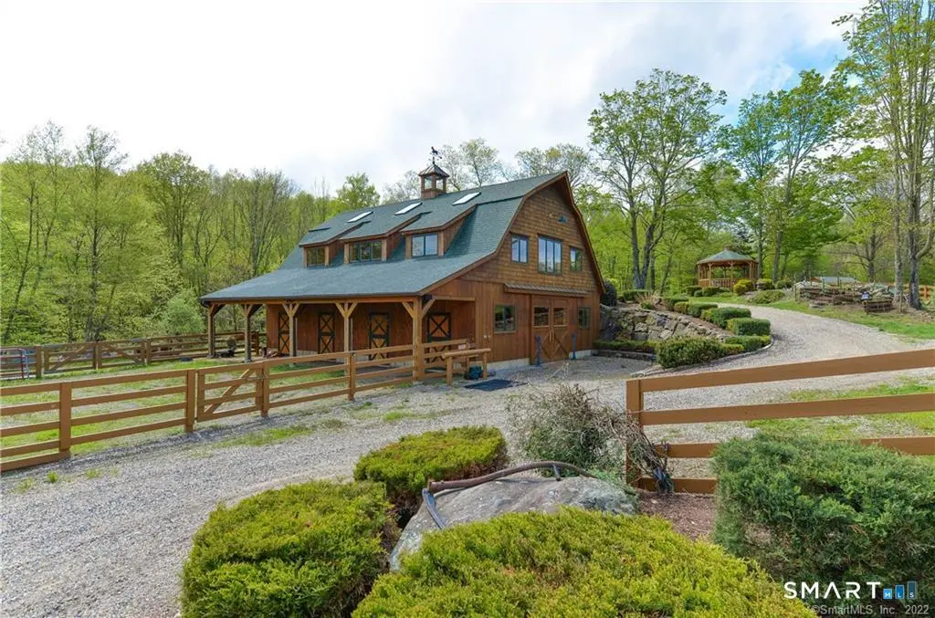 555 West Purchase Road, Southbury