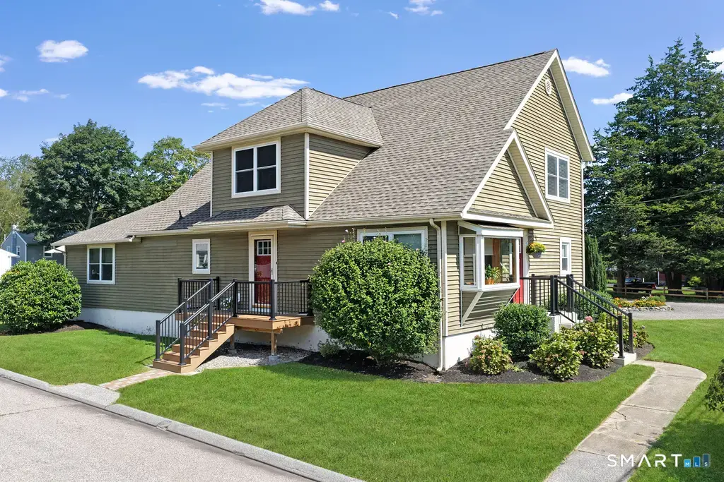 27 Mystic Avenue, Stonington