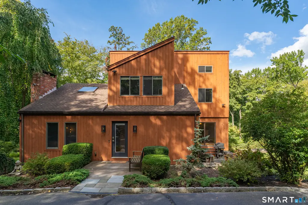 962 Moose Hill Road, Guilford