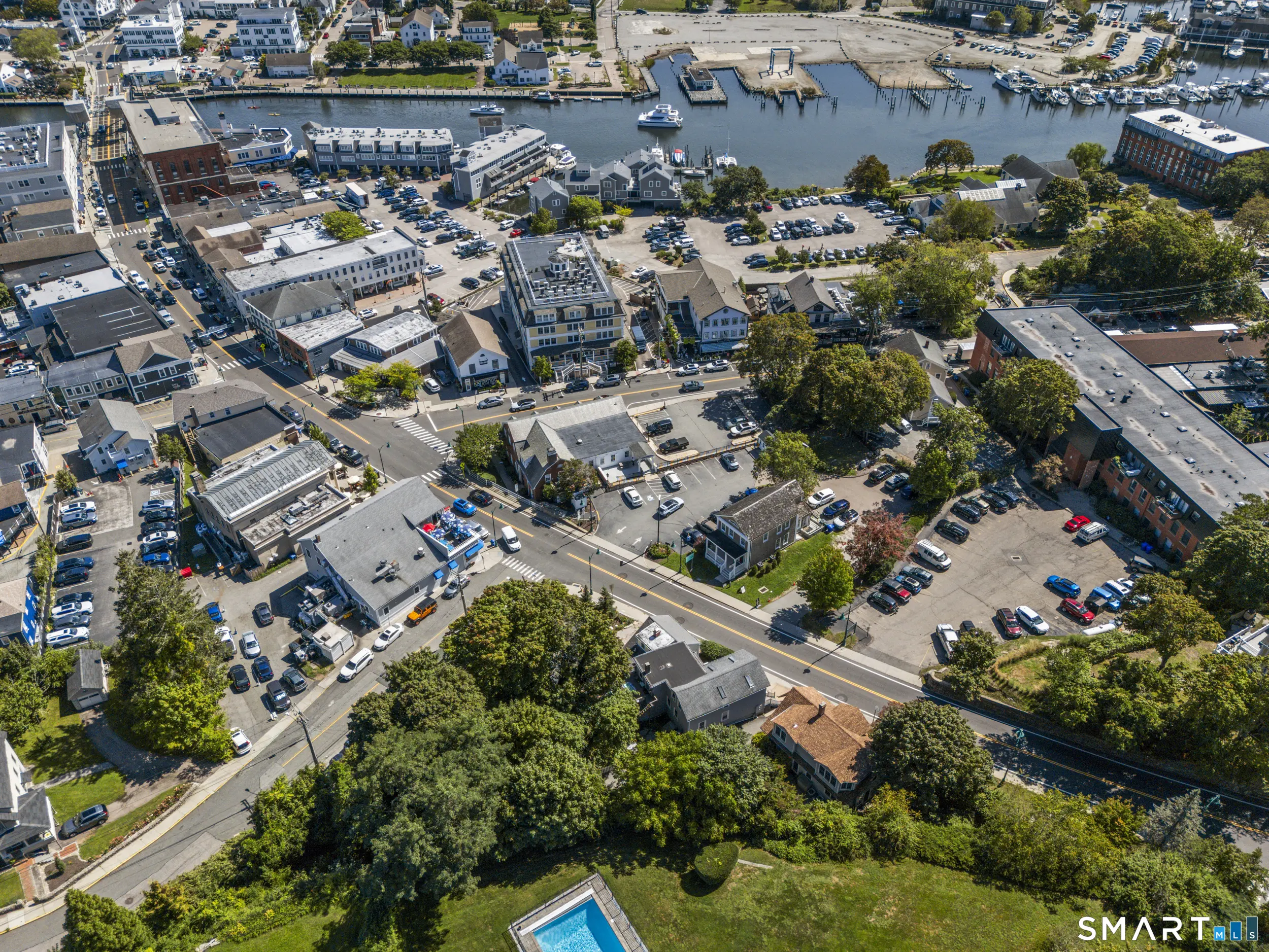 71 New London Road, Groton