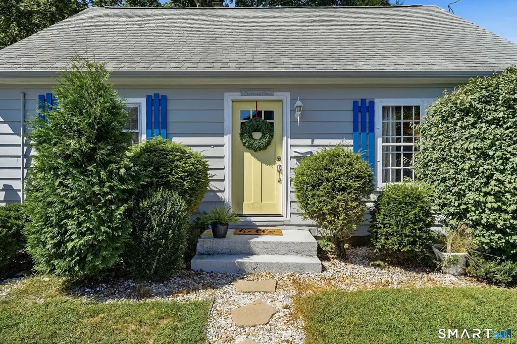 71 New London Road, Groton