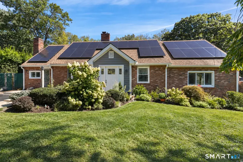87 Clover Hill Drive, Stamford