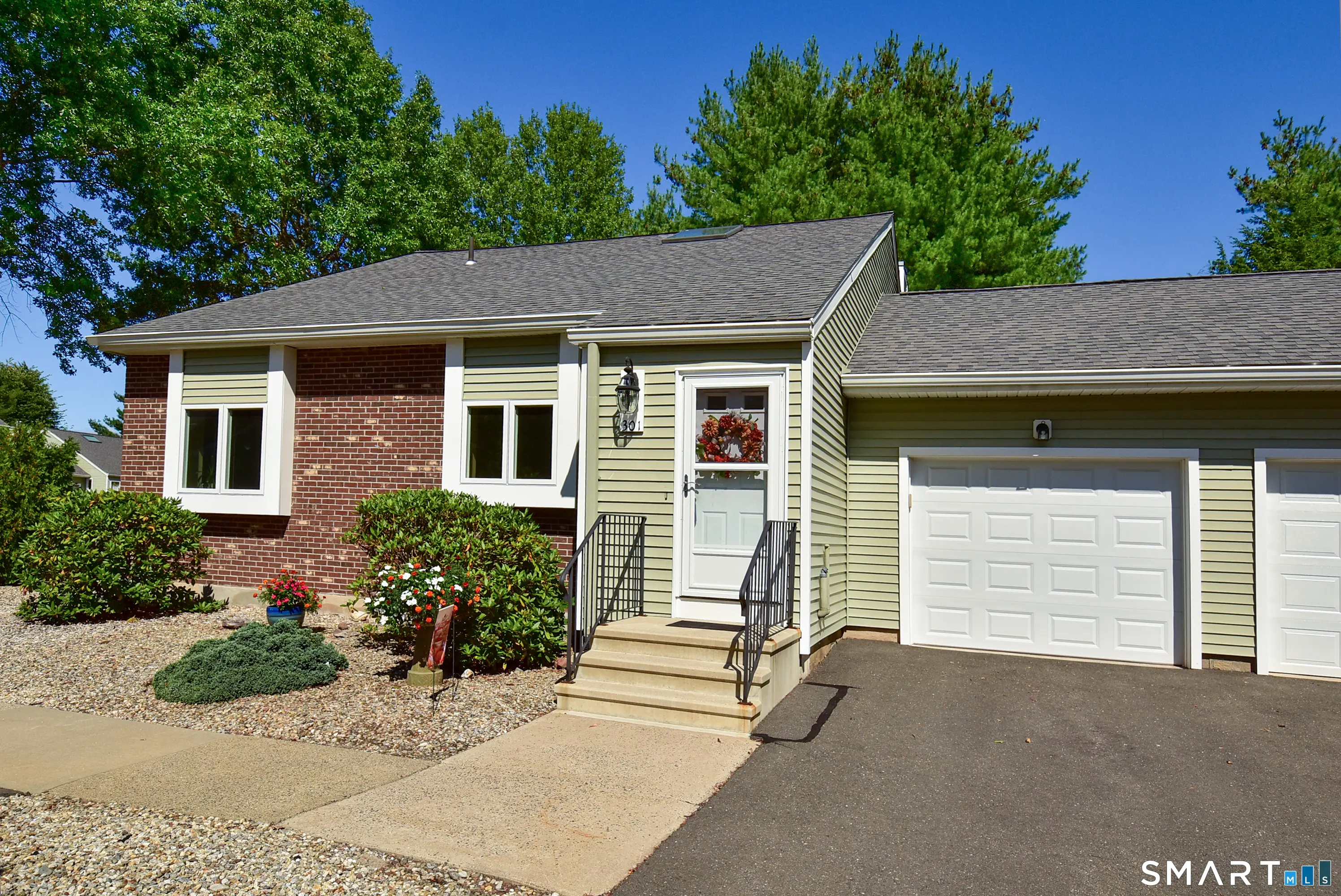 301 Sand Stone Drive 301, South Windsor