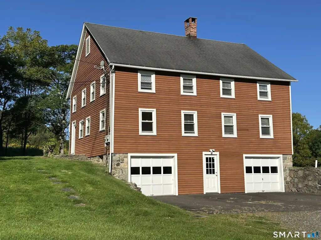 435 Ridgebury Road, Ridgefield