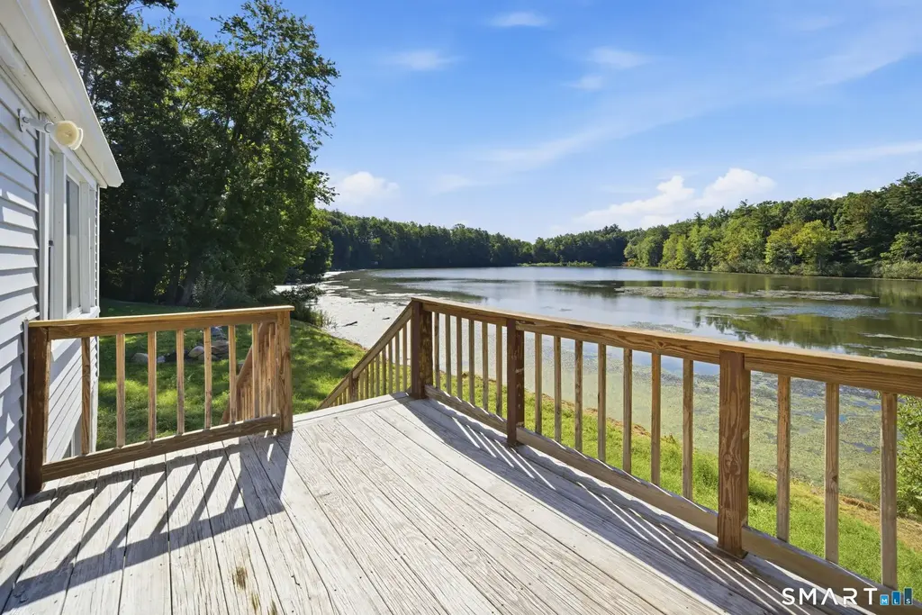 39 Hemlock Road, East Granby