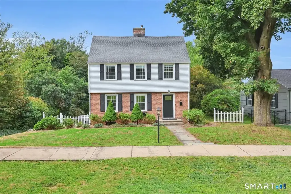 81 Lydale Place, Meriden