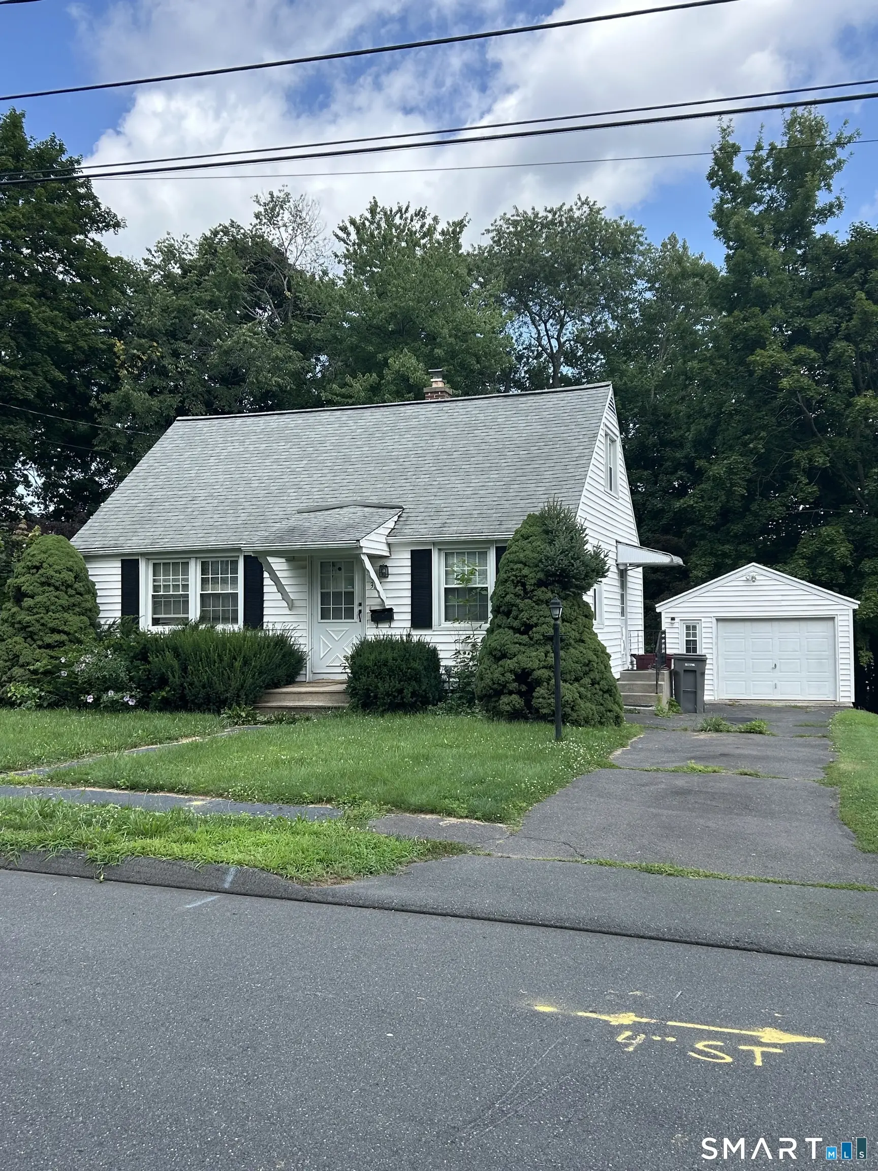 327 North Hoadley Street, Naugatuck