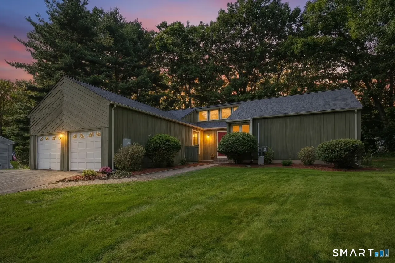 125 Lamplighter Drive, Manchester