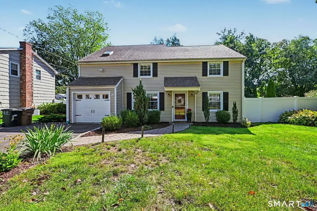200 Woodridge Drive South, Stamford