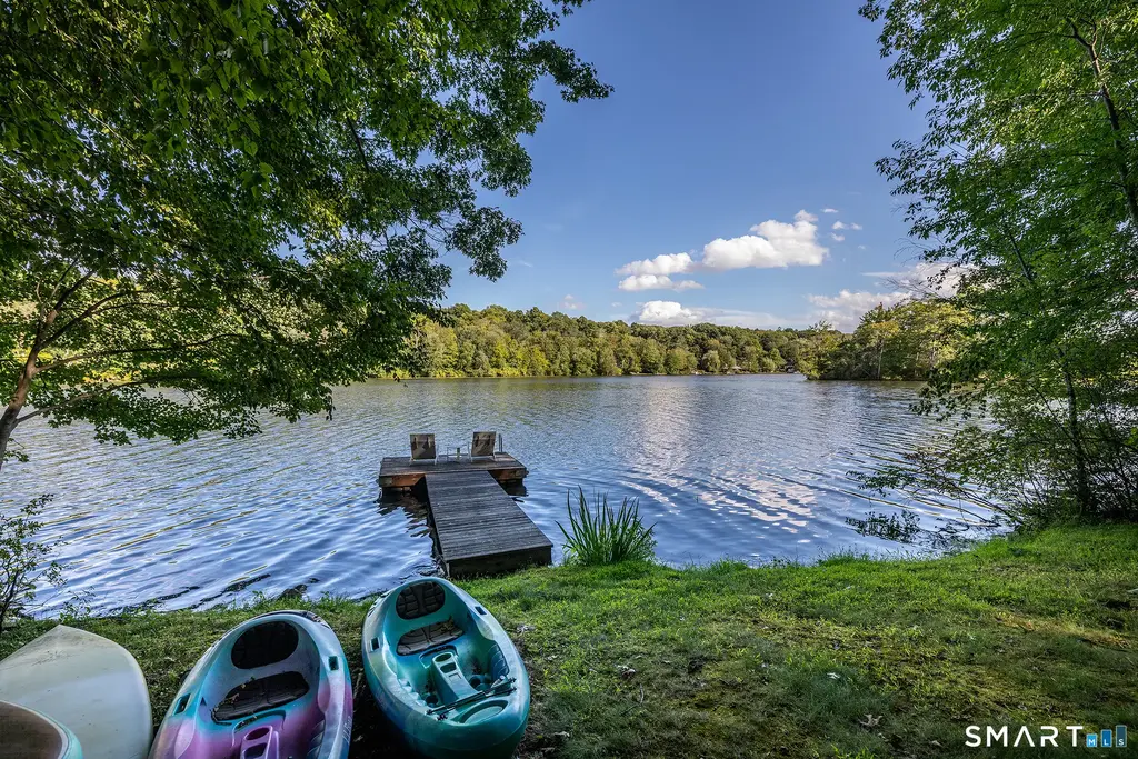 130 Lake Drive, Bethlehem