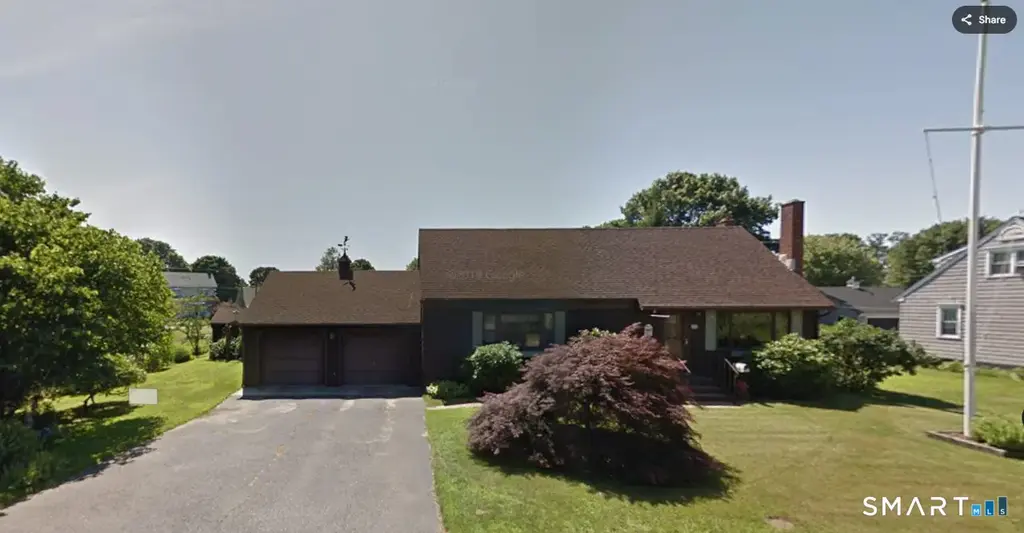 559 Oak Bluff Avenue, Stratford