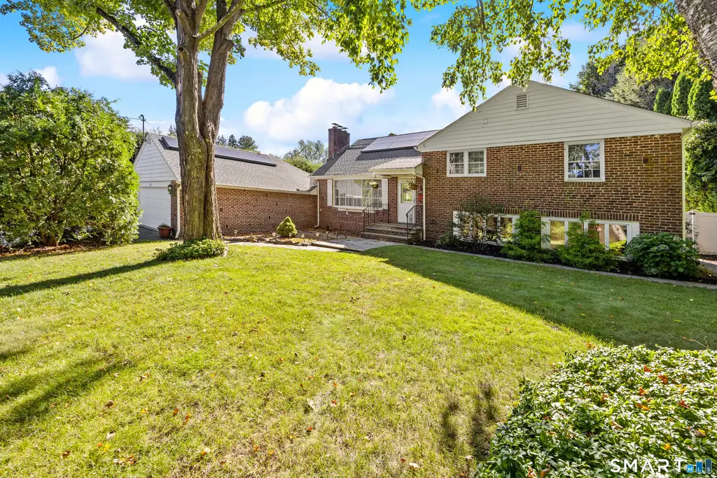 105 Guernseytown Road, Watertown
