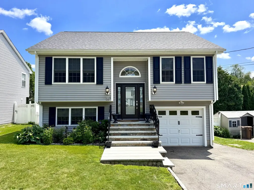 28 Weybosset Street, Shelton