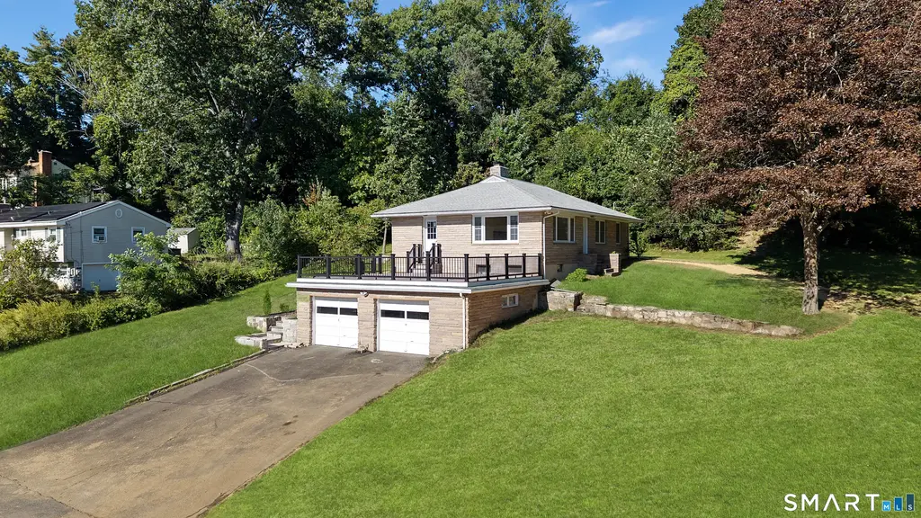 10 Jeanette Road, Danbury