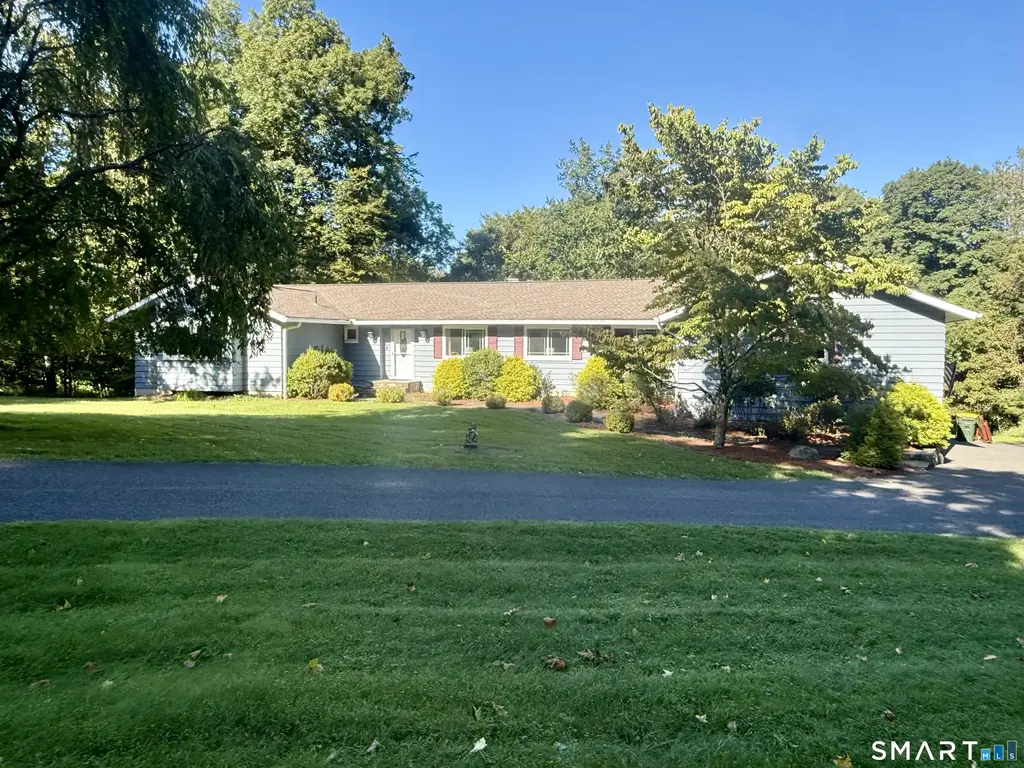 8 Signal Hill Road, Brookfield