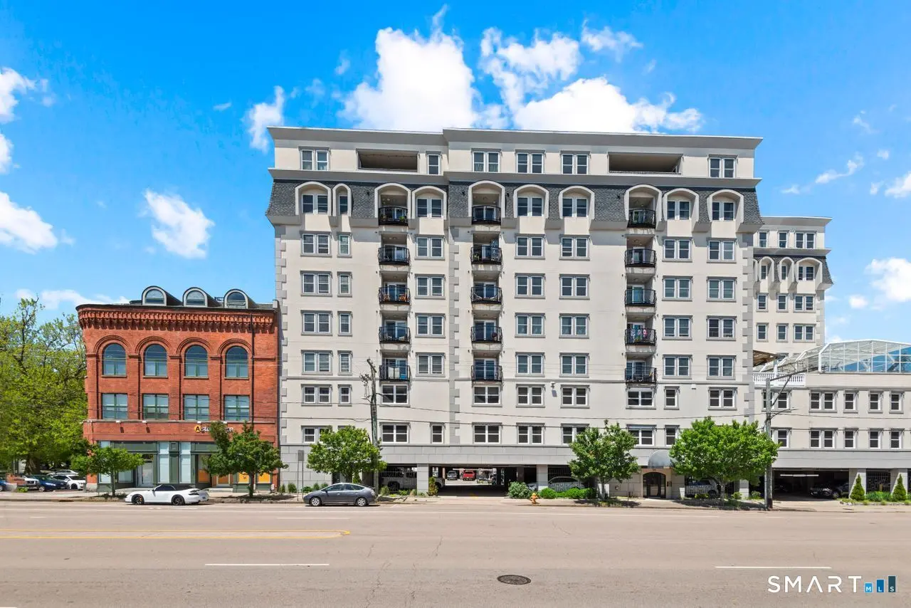 461 Bank Street 403, New London