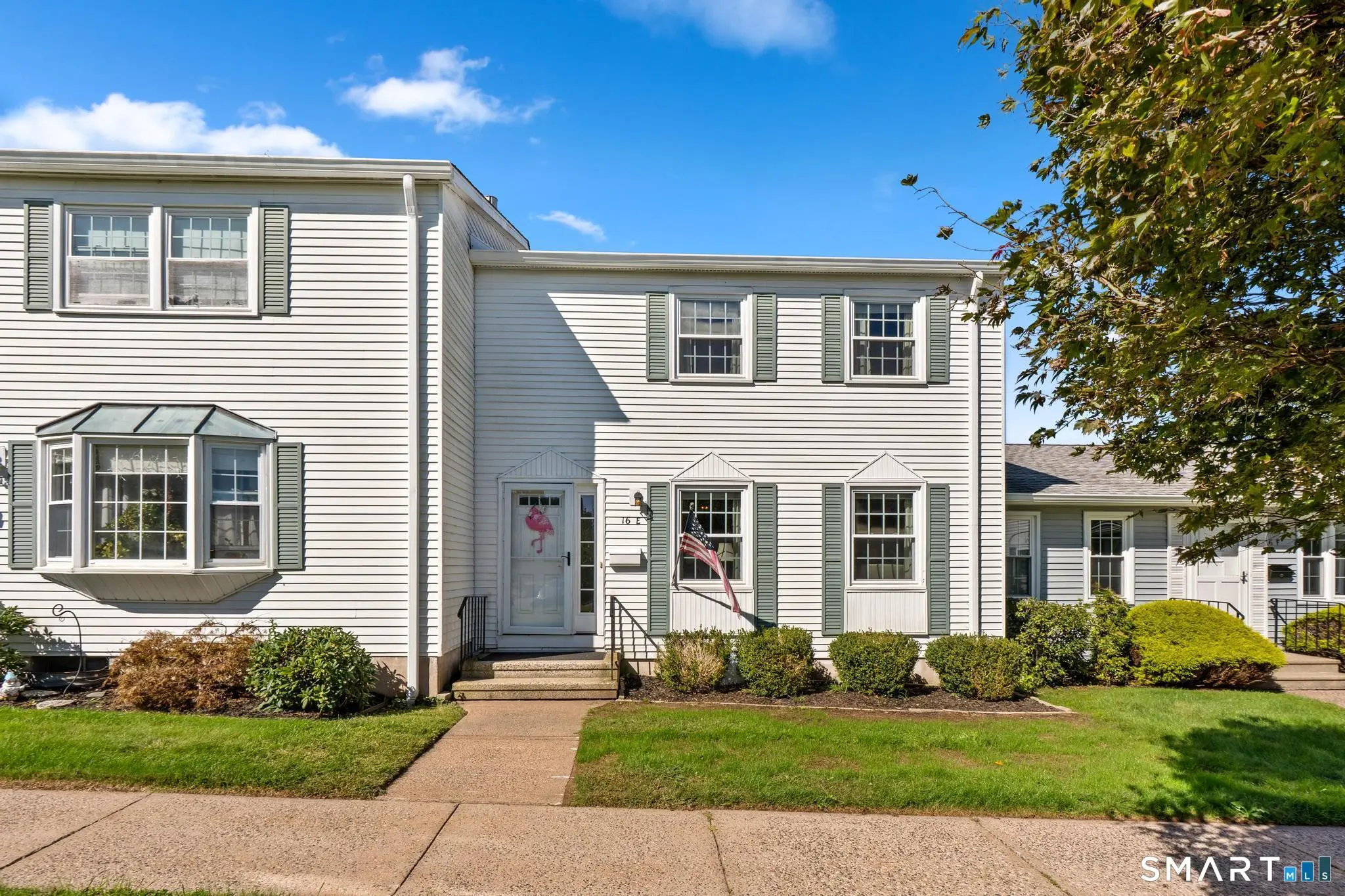 16 Esquire Drive E, Manchester