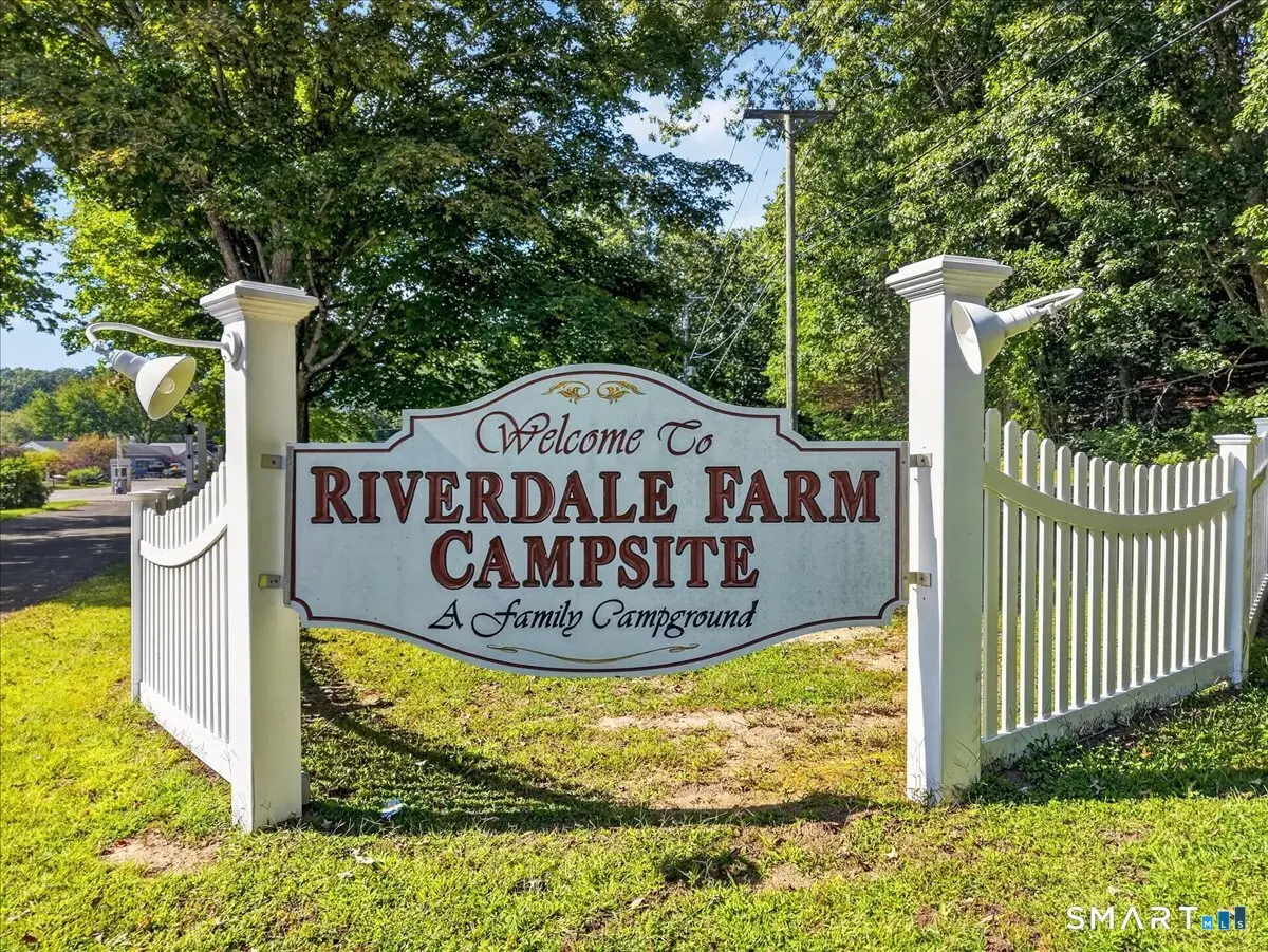 111 River Road, Clinton