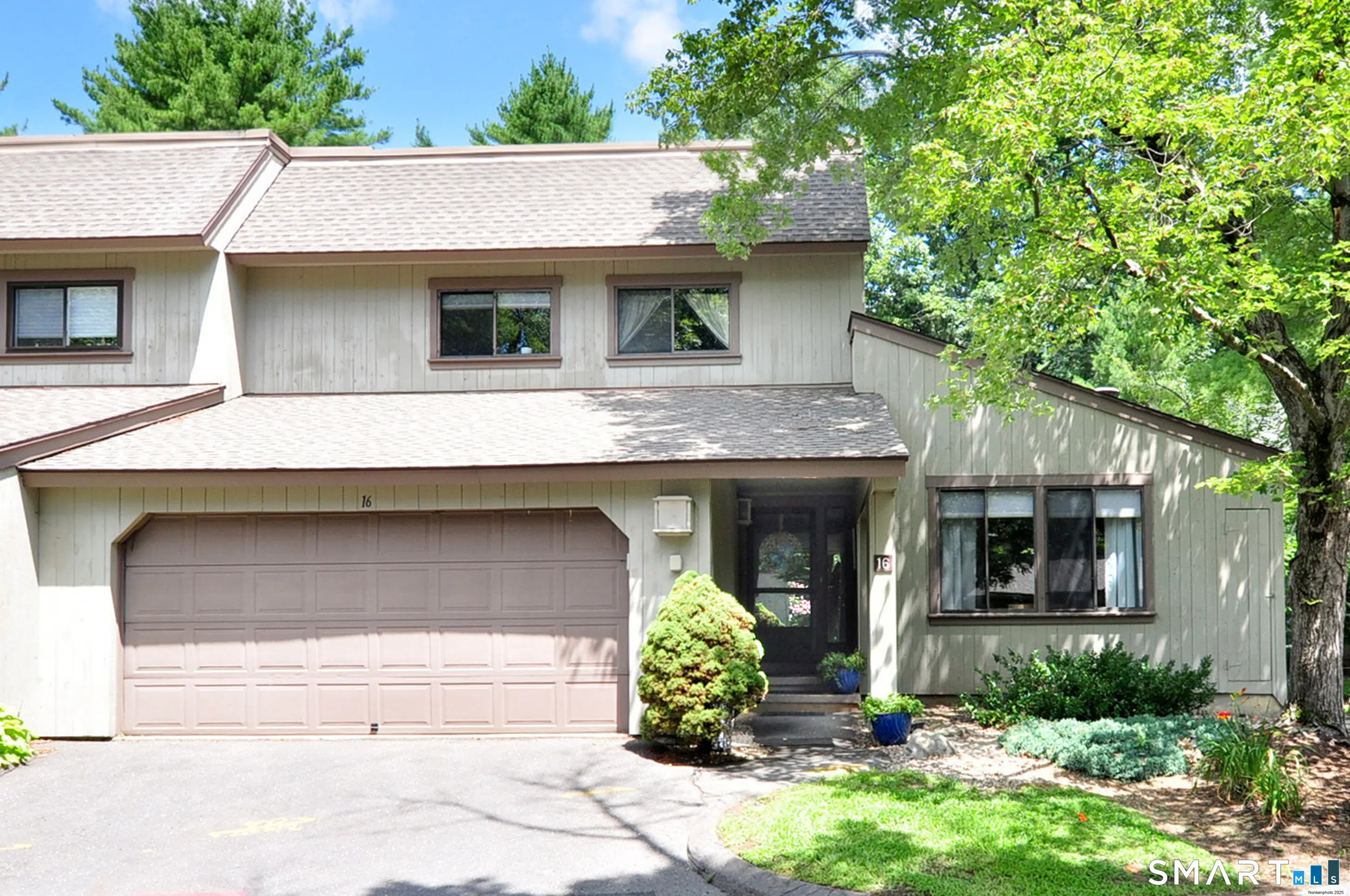 16 Applewood Lane 16, Avon