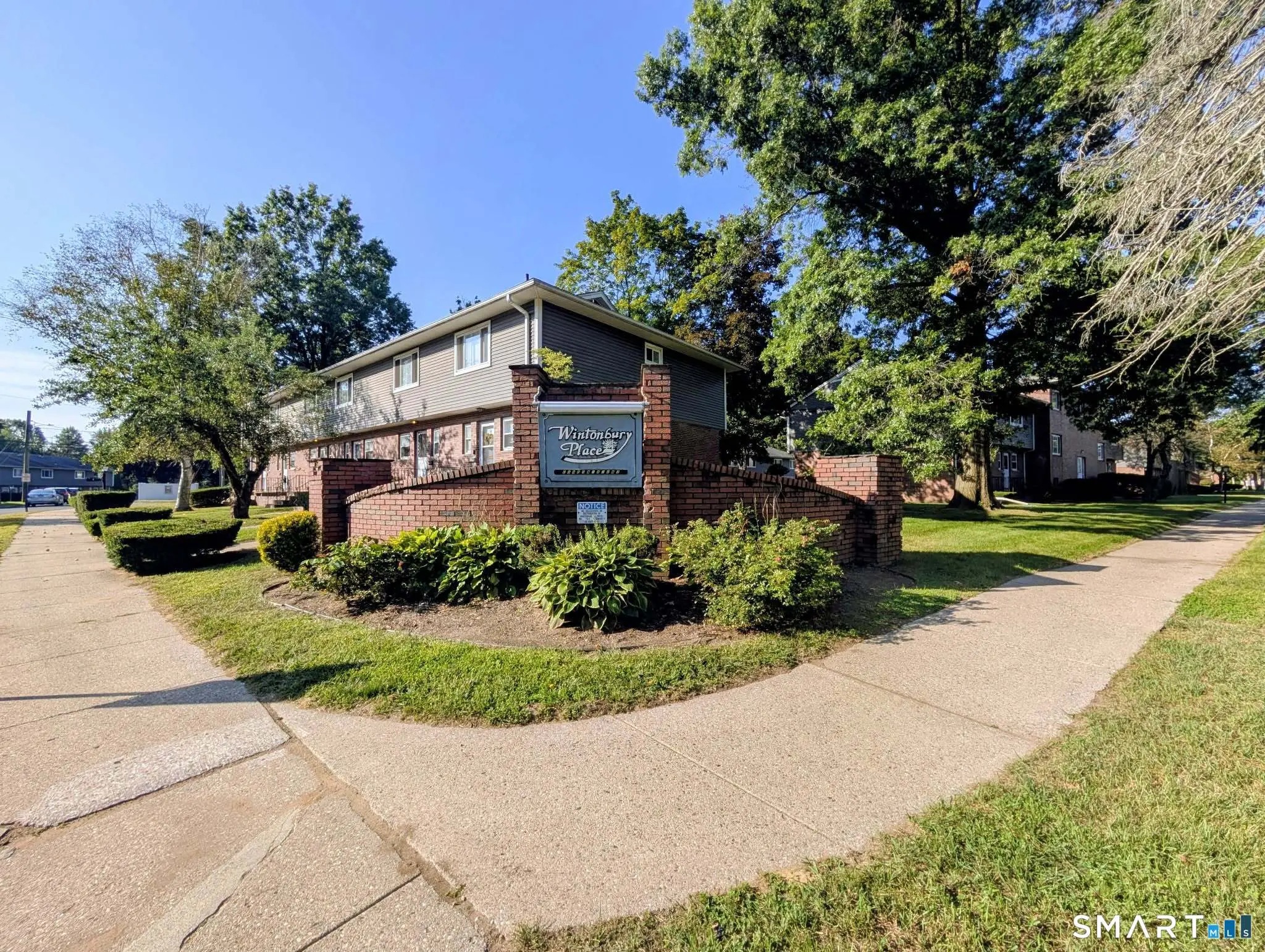 2 Camelot Drive 3, Bloomfield