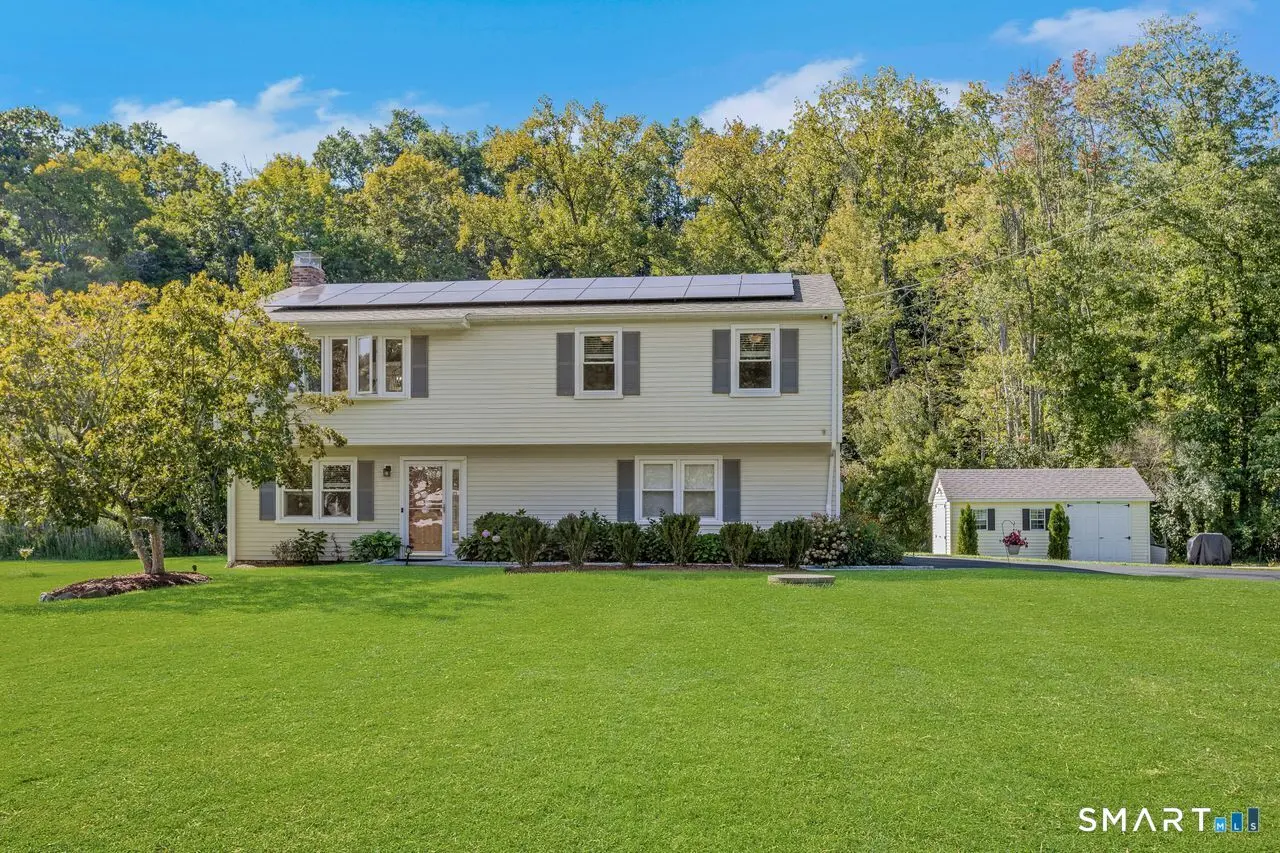 40 Greenridge Drive, Brookfield
