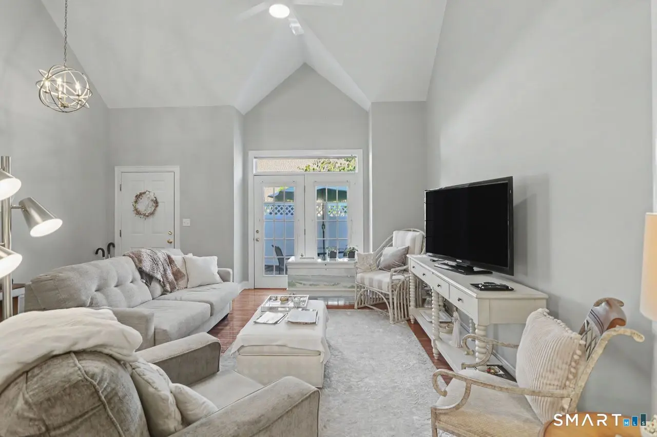17 Southwick Court North 17, Milford