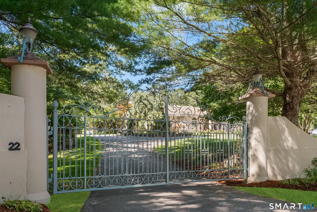 22 Brook View Drive, Scituate RI