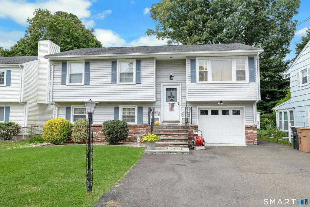 14 Hilltop Avenue, Stamford