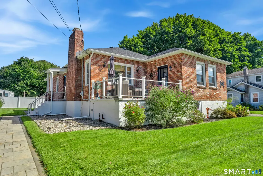 69 Niantic River Road, Waterford