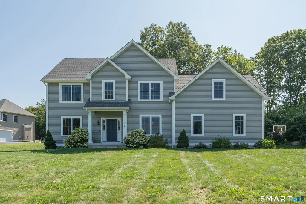 23 Salmon Run, East Hampton