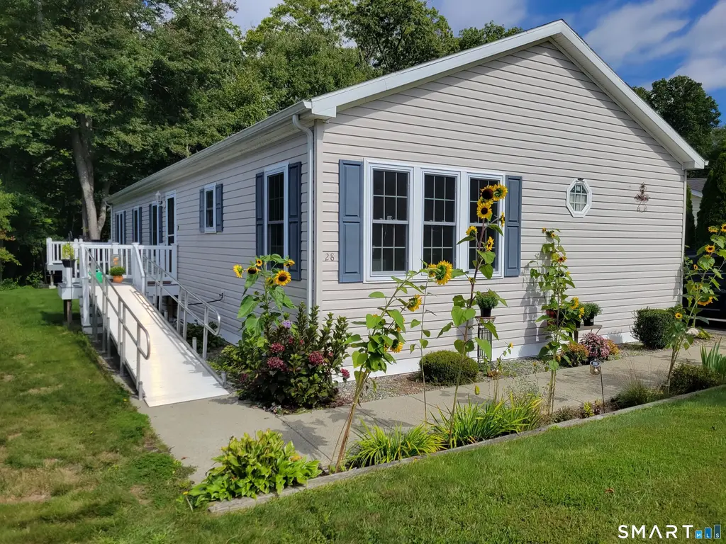 28 Cliff Road, Ledyard