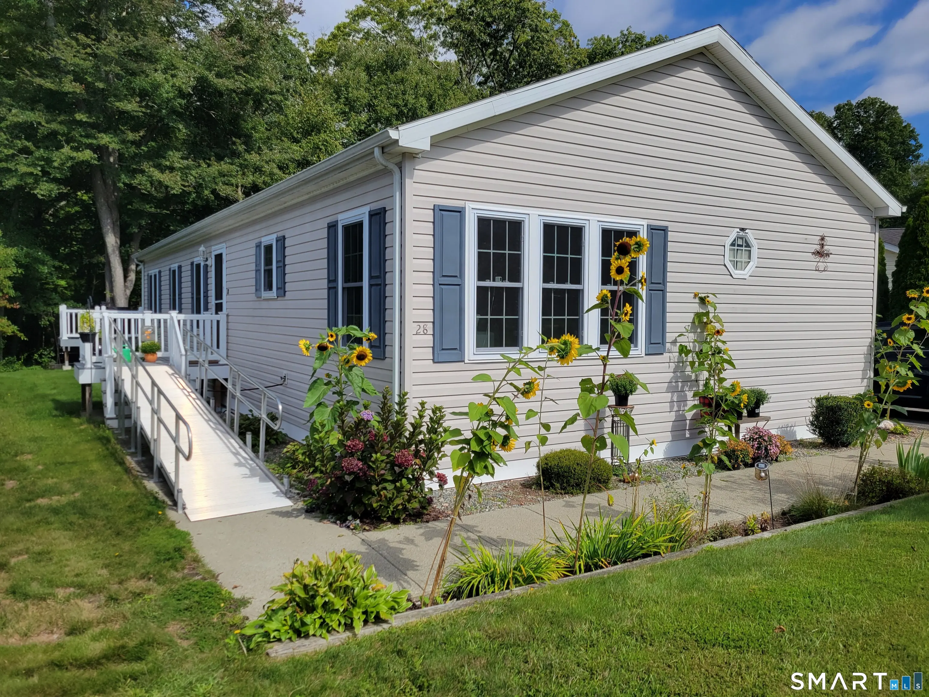 28 Cliff Road, Ledyard