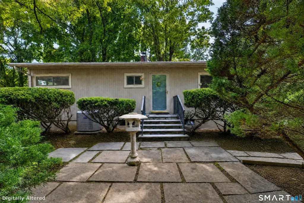 9 Stonecrop Road, Norwalk