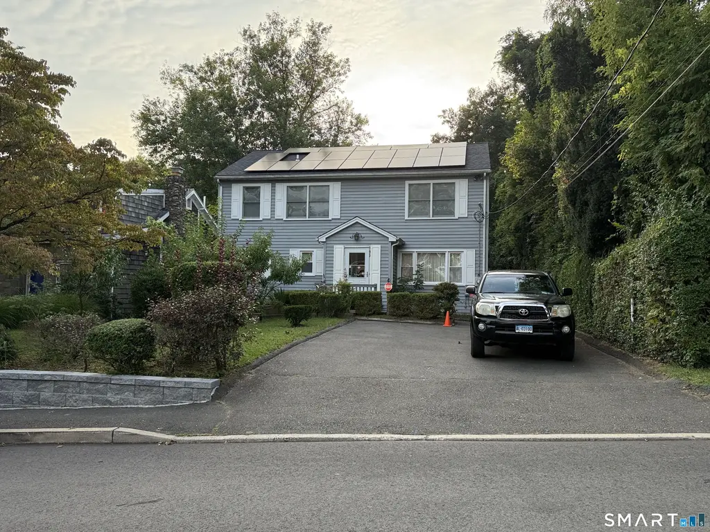 93 Ridgewood Avenue, Stamford