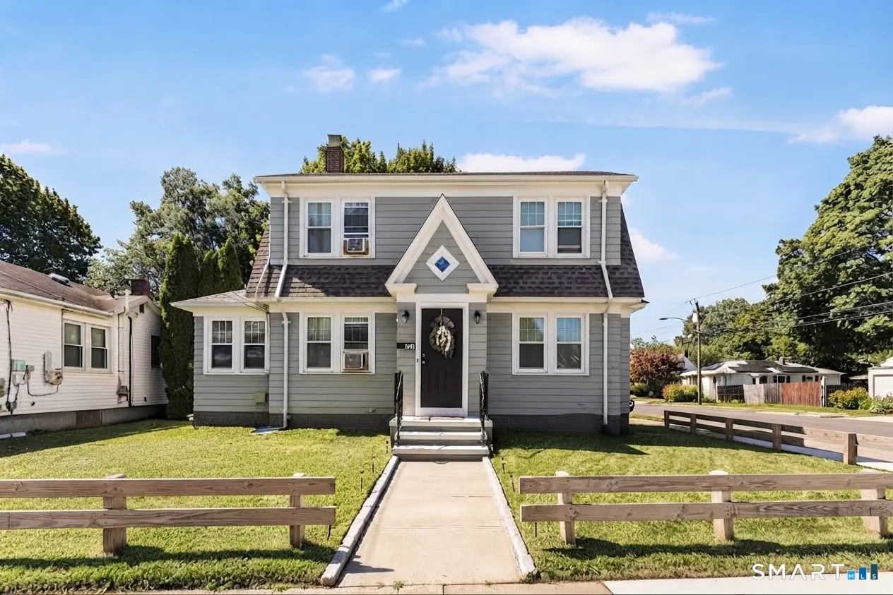 218 Circular Avenue, Hamden