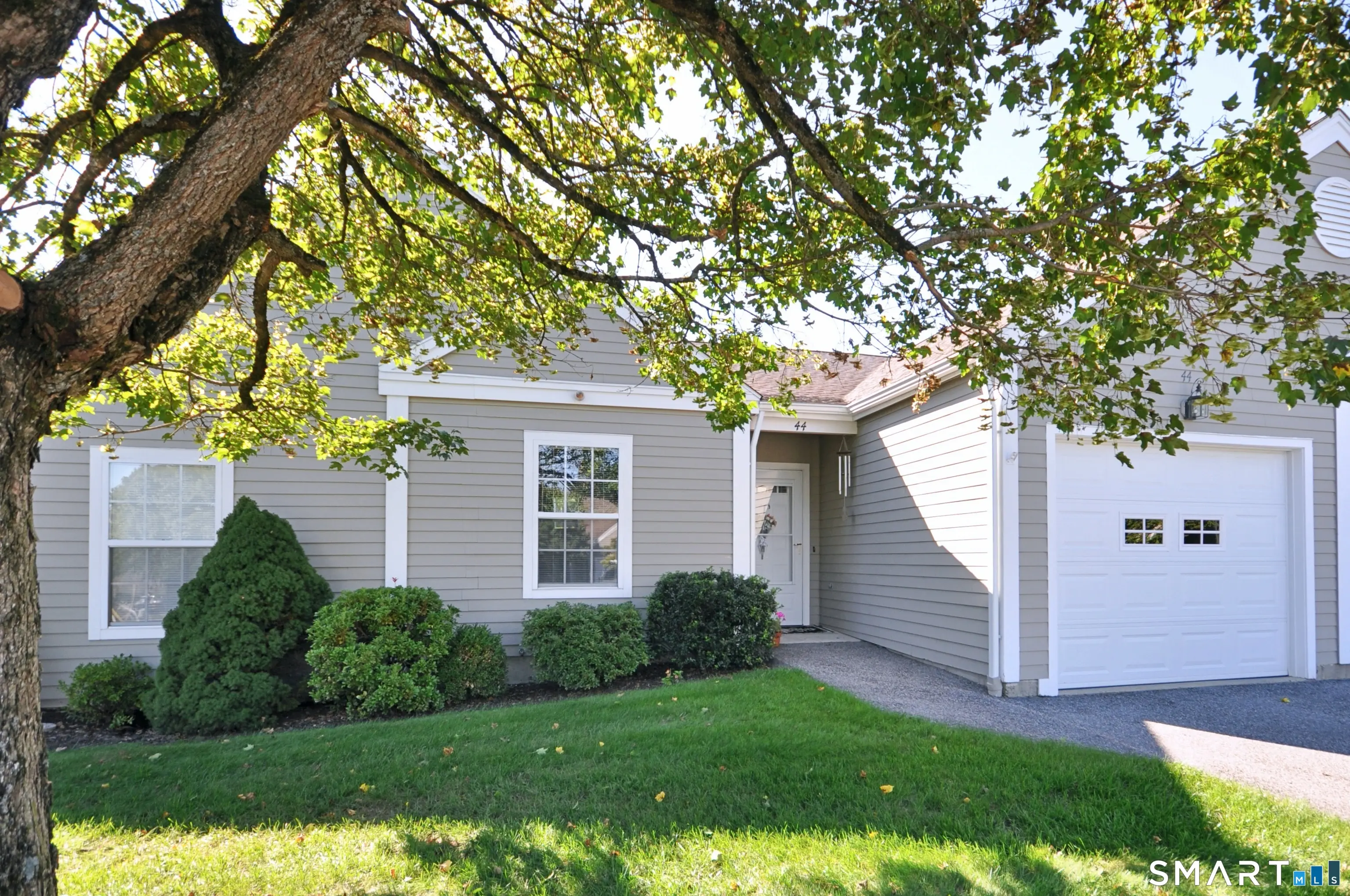 44 Elizabeth Circle 44, Newtown