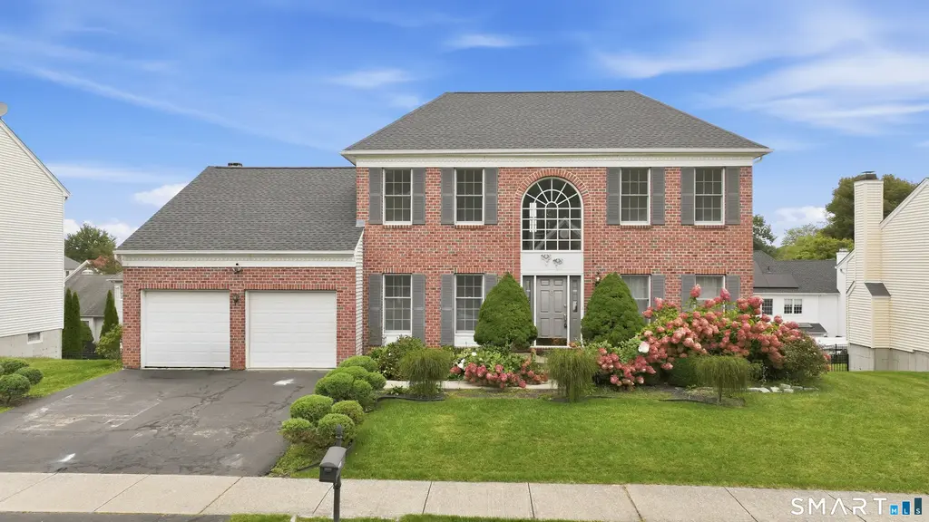 6 Ashley Court, Danbury