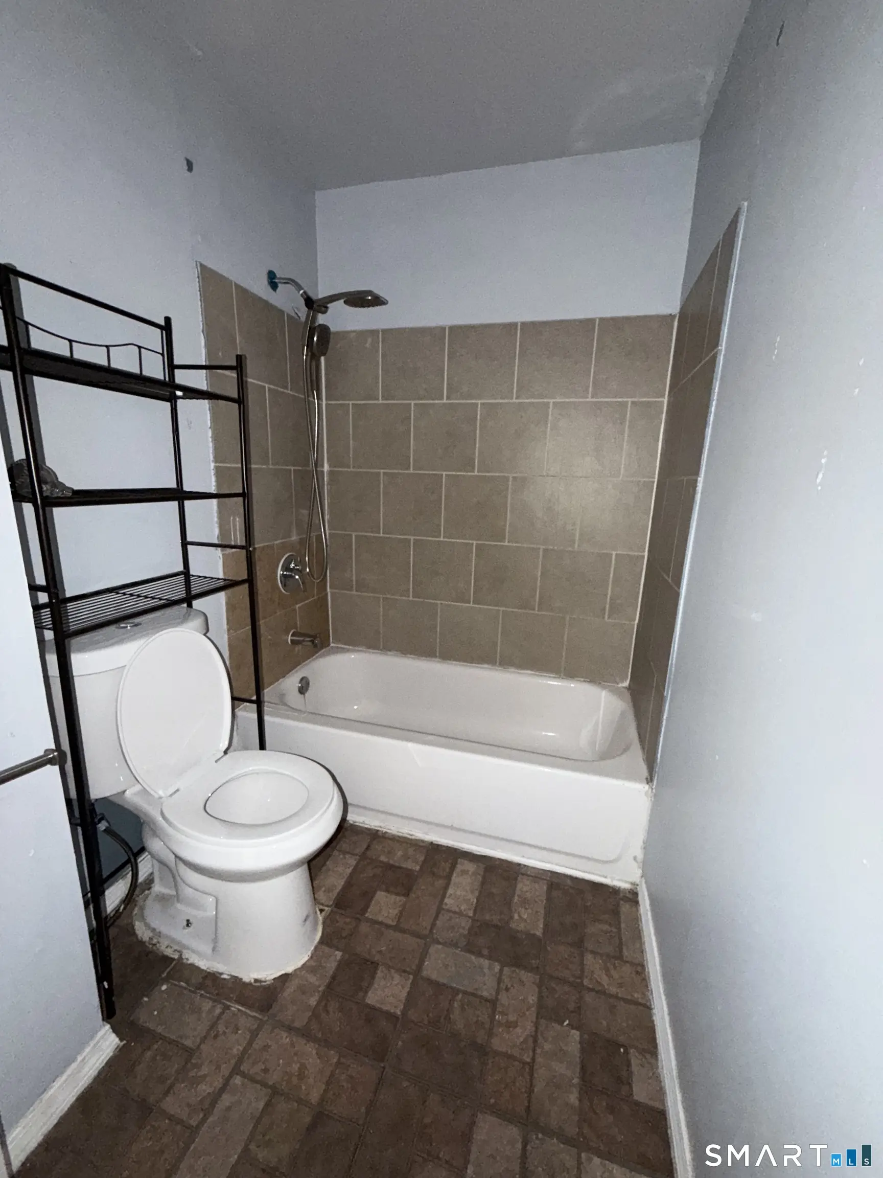 69 Lounsbury Street, Waterbury