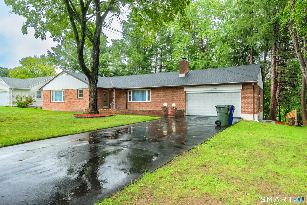 8 Lincoln Avenue, West Hartford