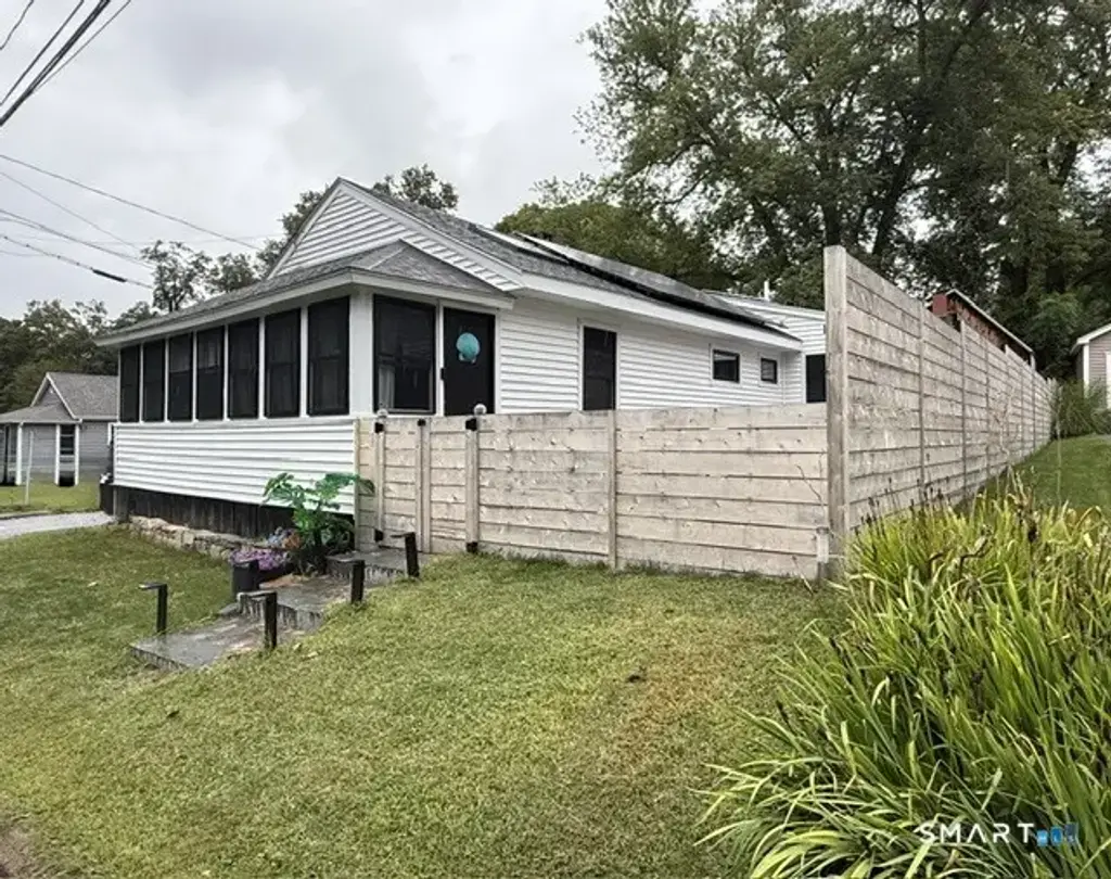 98 Oswegatchie Road, Waterford