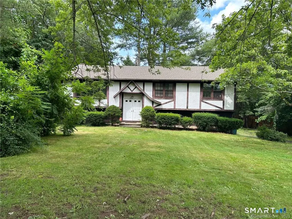 549 West Woods Road, Hamden