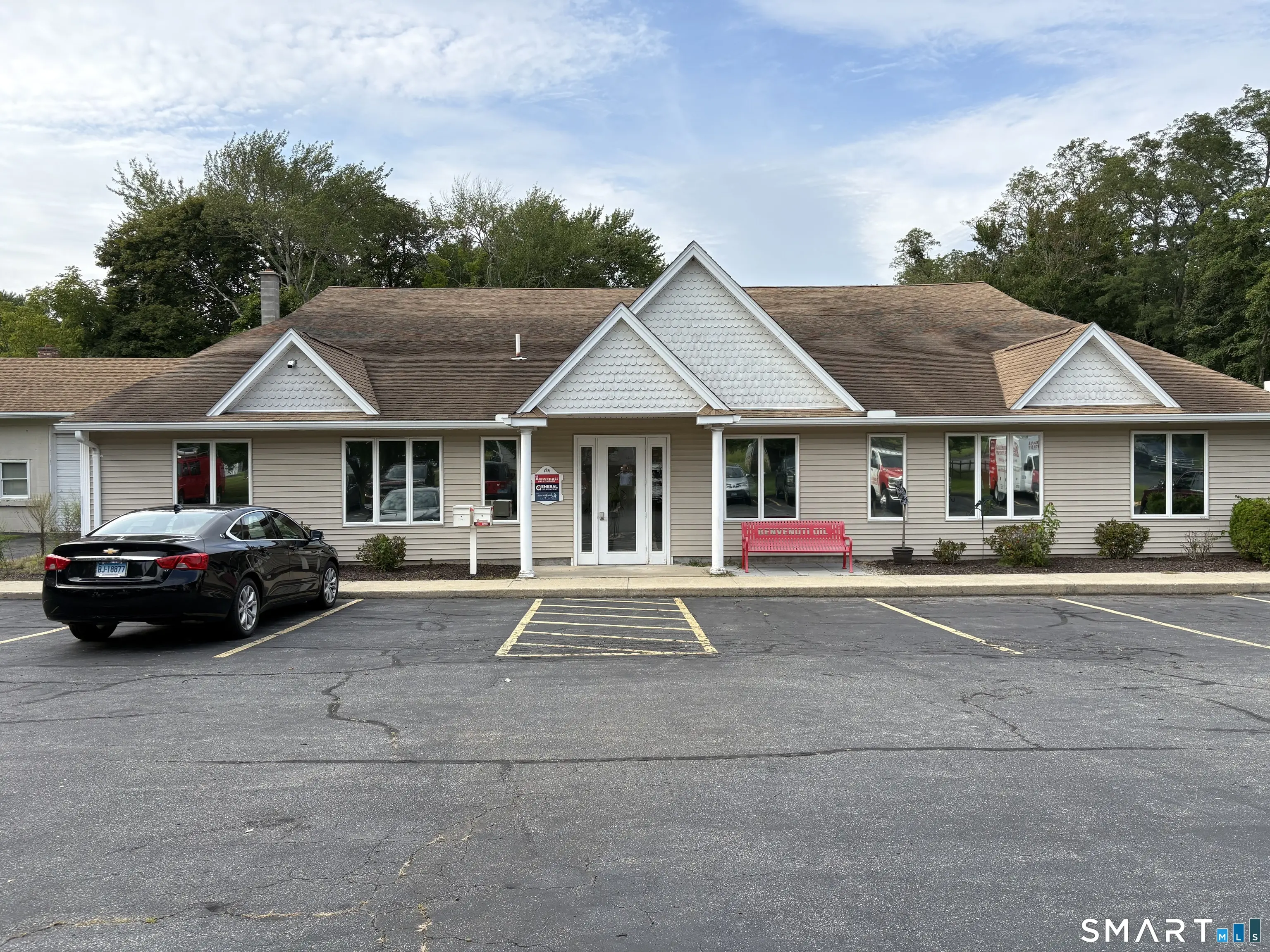 17 Boston Post Road, Waterford