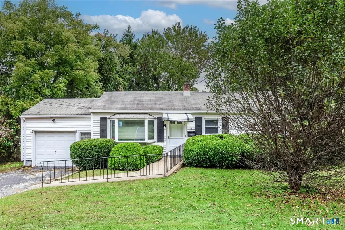 25 Meadowbrook Road, Danbury