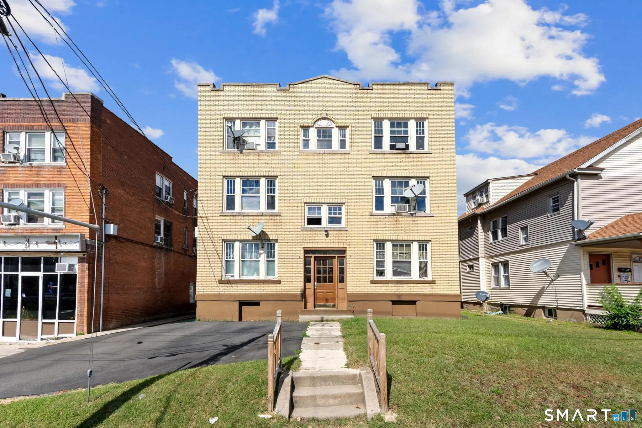 518 Burnside Avenue, East Hartford