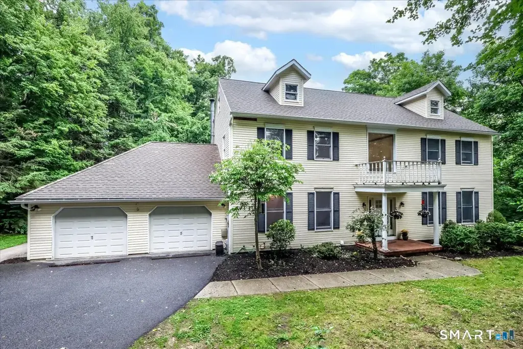 33 Greenknoll Drive, Brookfield