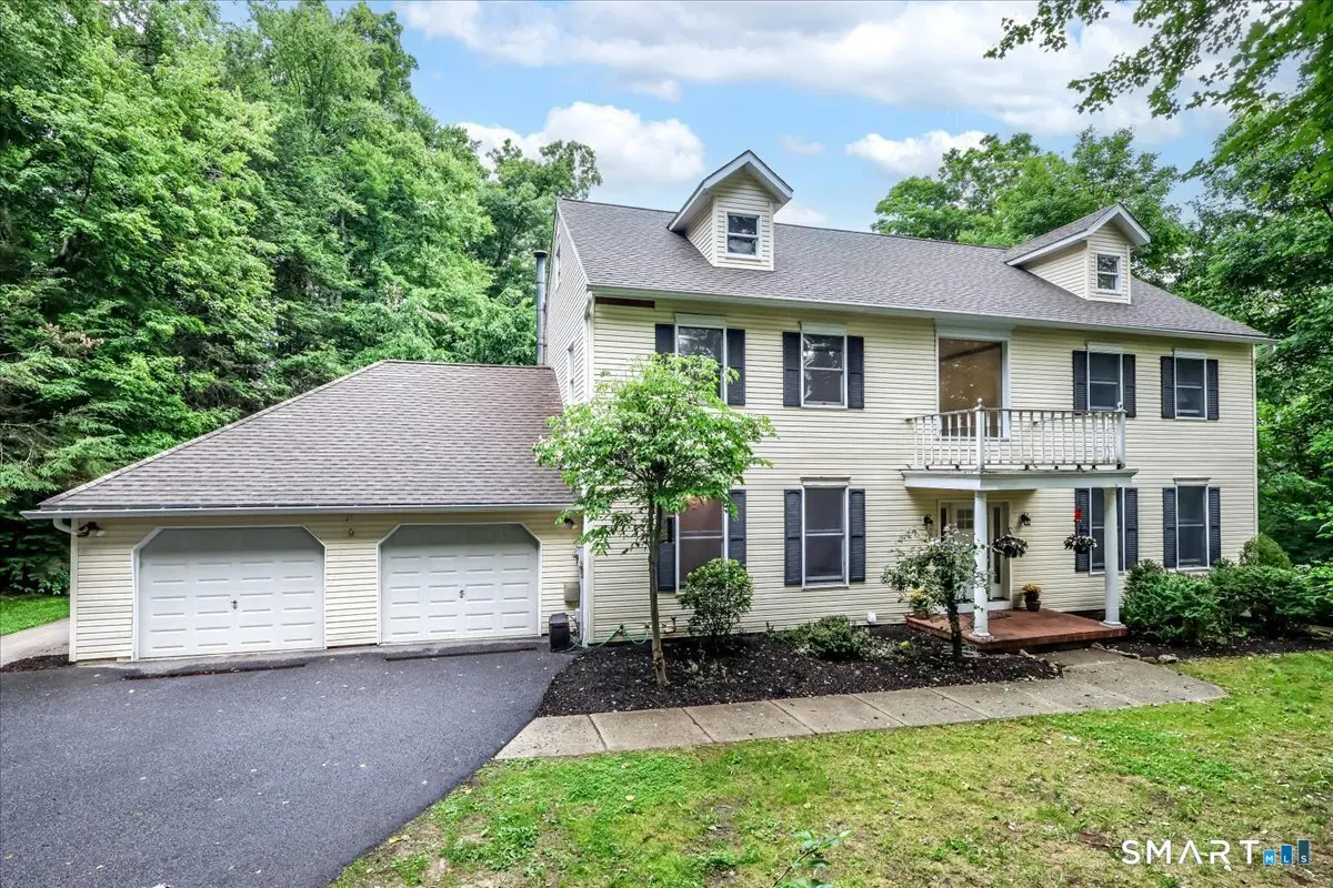 33 Greenknoll Drive, Brookfield