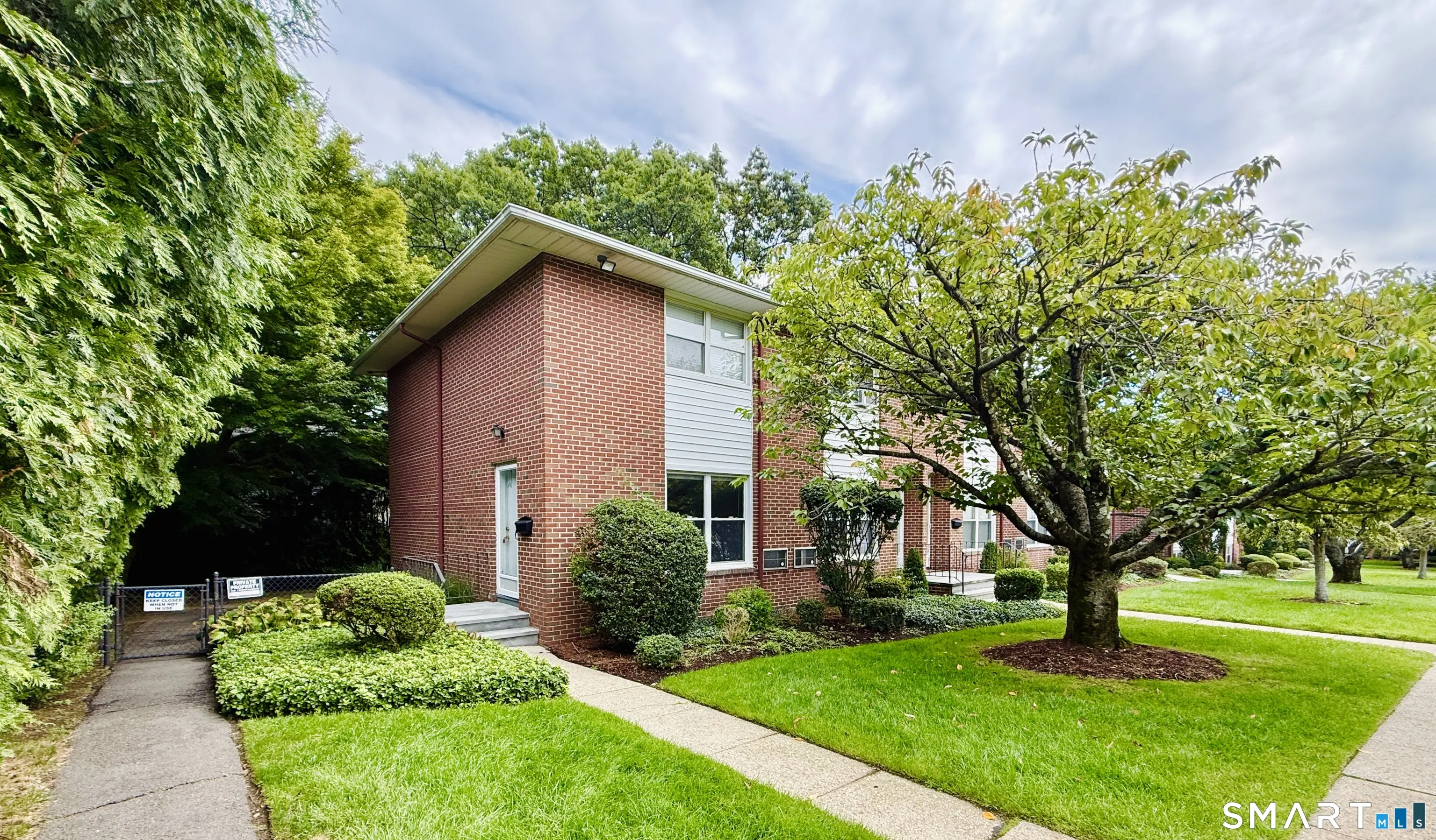 1 Willowbrook Court 1, Stamford