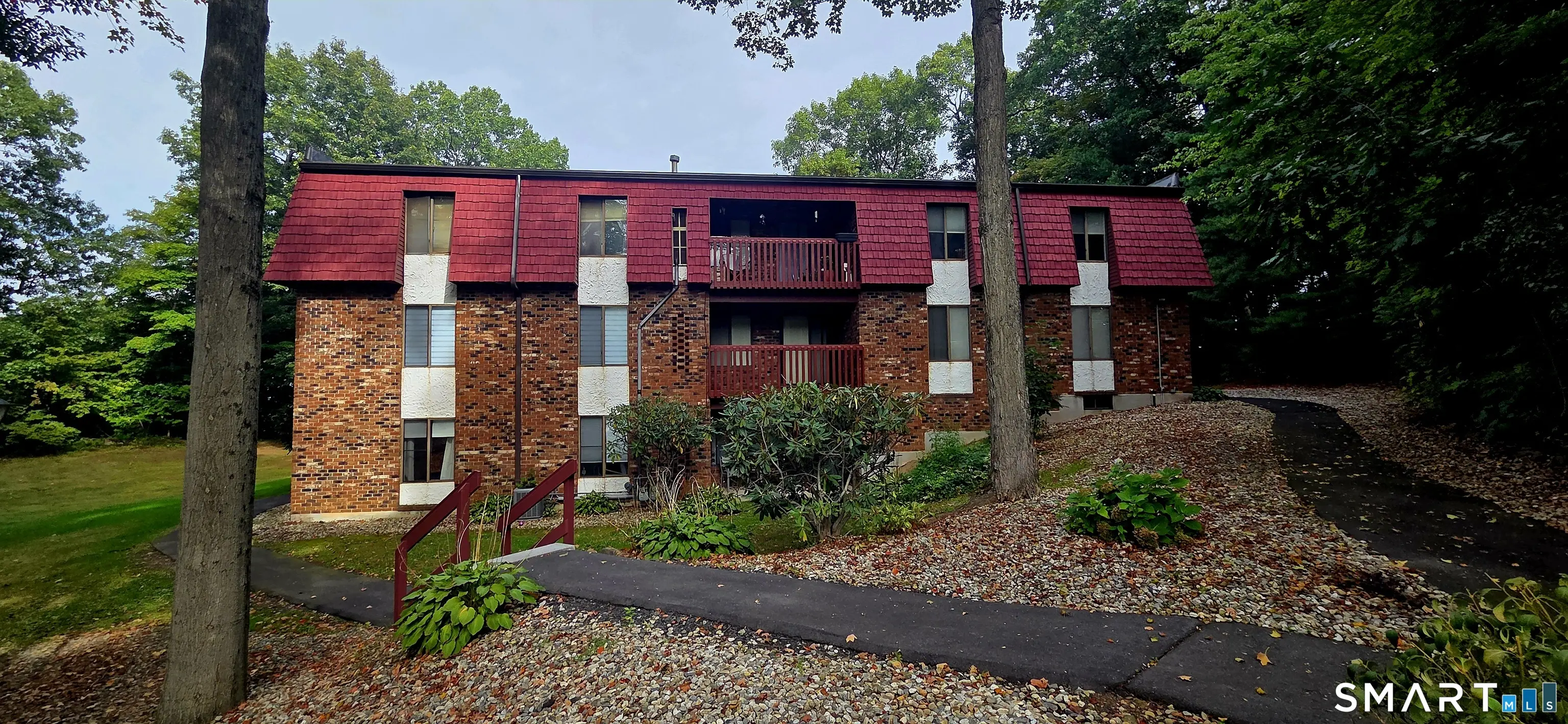 10 Woodsedge Drive 4b, Newington